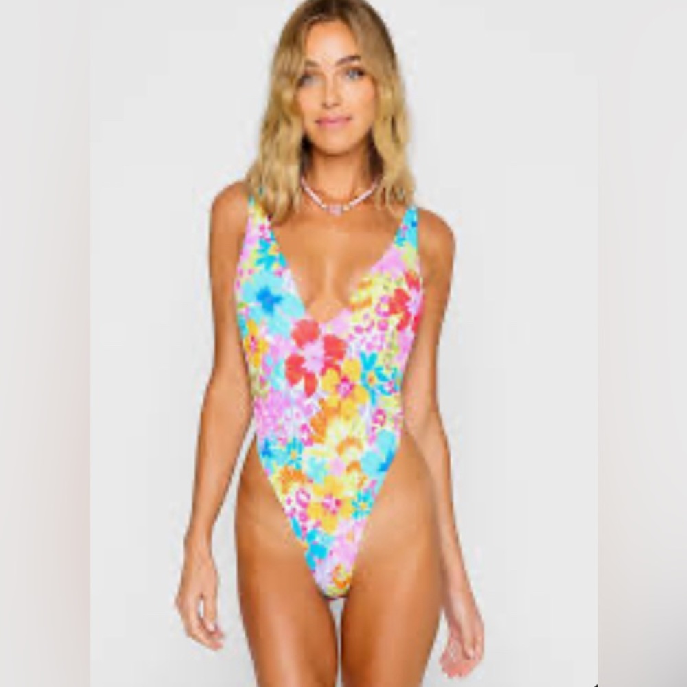 NWOT Beach Bunny Yara One Piece - Medium